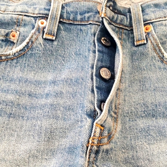 Levis Yellow tag Snoopy Shorts - Picture 4 of 8